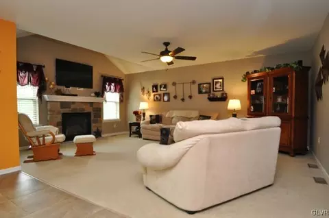 454 Keystone Ct, Bath, PA 18014 photo 8