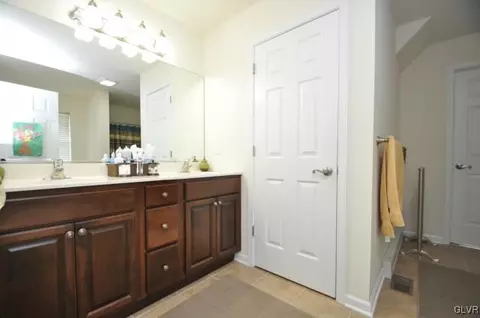 454 Keystone Ct, Bath, PA 18014 photo 14