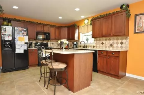 454 Keystone Ct, Bath, PA 18014 photo 10