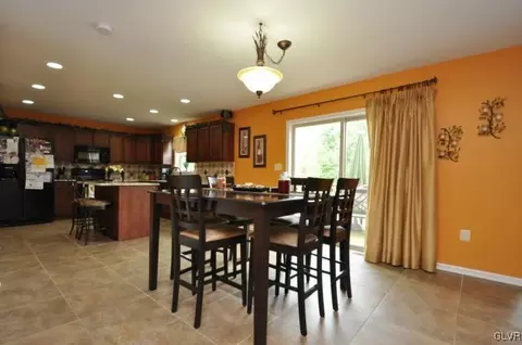 454 Keystone Ct, Bath, PA 18014 photo 9
