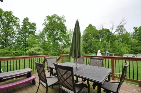 454 Keystone Ct, Bath, PA 18014 photo 5