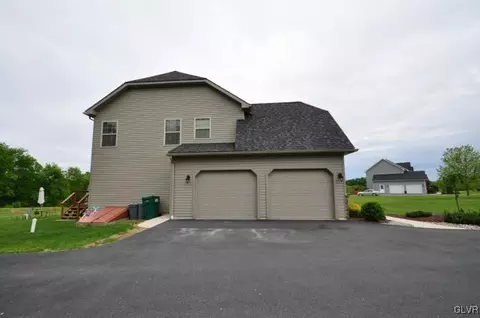 454 Keystone Ct, Bath, PA 18014 photo 3