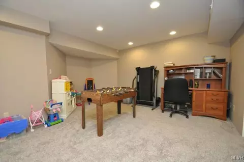 454 Keystone Ct, Bath, PA 18014 photo 20