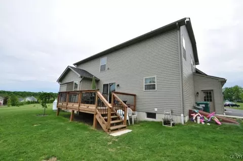 454 Keystone Ct, Bath, PA 18014 photo 4