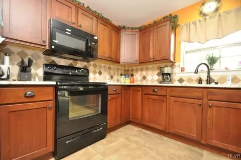 454 Keystone Ct, Bath, PA 18014 photo 11