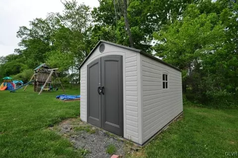 454 Keystone Ct, Bath, PA 18014 photo 6