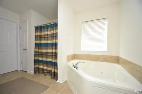 454 Keystone Ct, Bath, PA 18014 photo 15