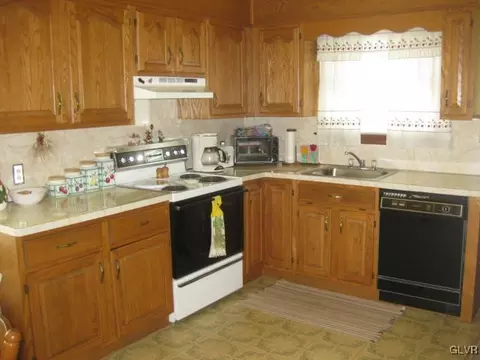 140 Ackerman St, Hellertown, PA 18055 photo 7