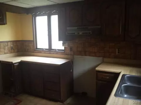 715 Winters Ave, Hazle Township, PA 18202 photo 2