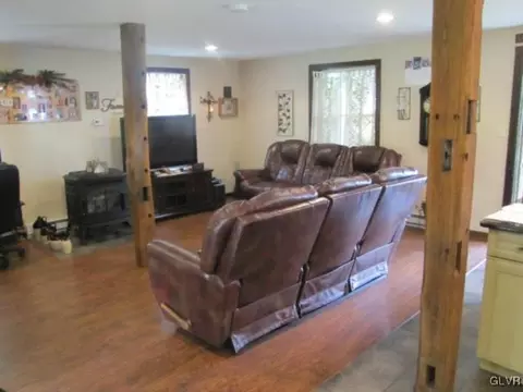2794 Eckerts Ln, Bath, PA 18014 photo 6