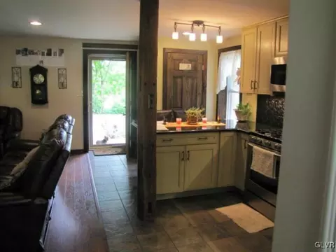 2794 Eckerts Ln, Bath, PA 18014 photo 7