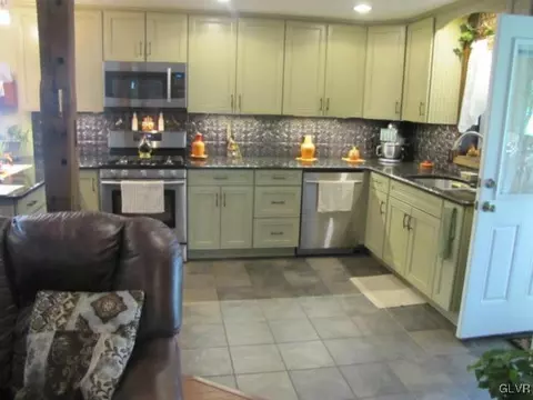 2794 Eckerts Ln, Bath, PA 18014 photo 8