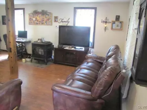 2794 Eckerts Ln, Bath, PA 18014 photo 5