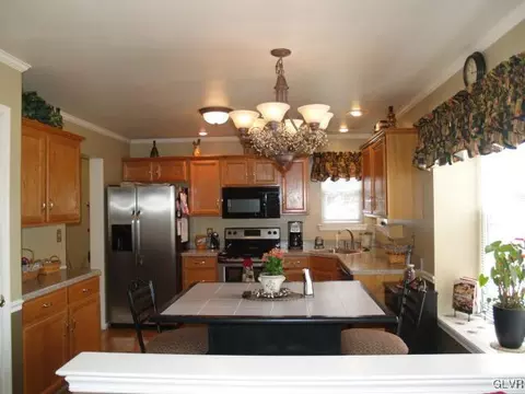 2250 Juniper Dr, Coplay, PA 18037 photo 4