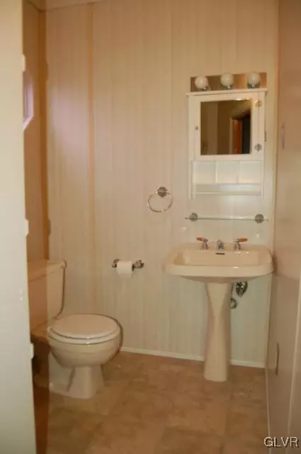 569 Monocacy Dr, Bath, PA 18014 photo 20