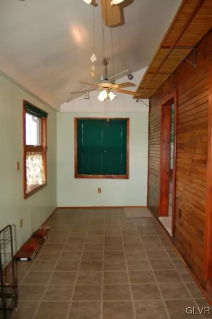 569 Monocacy Dr, Bath, PA 18014 photo 7