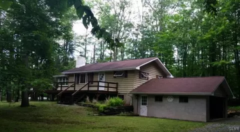 106 Loop Rd, Greentown, PA 18426 photo 2