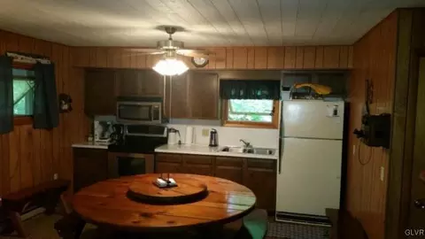 106 Loop Rd, Greentown, PA 18426 photo 9