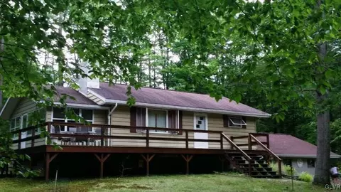 106 Loop Rd, Greentown, PA 18426 photo 1
