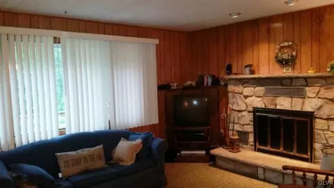 106 Loop Rd, Greentown, PA 18426 photo 6