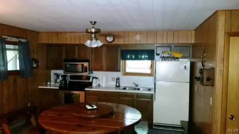 106 Loop Rd, Greentown, PA 18426 photo 10
