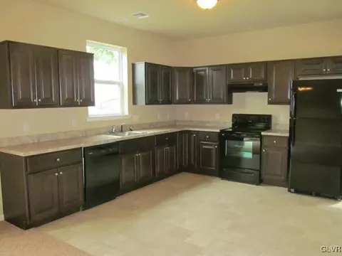 923 E 8th St, Bethlehem, PA 18015 photo 2