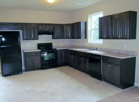 921 E 8th St, Bethlehem, PA 18015 photo 2