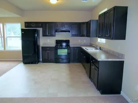 921 E 8th St, Bethlehem, PA 18015 photo 3