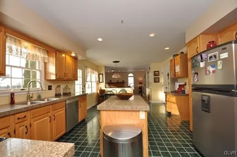 2095 Sequoia Rd, Bethlehem, PA 18020 photo 14