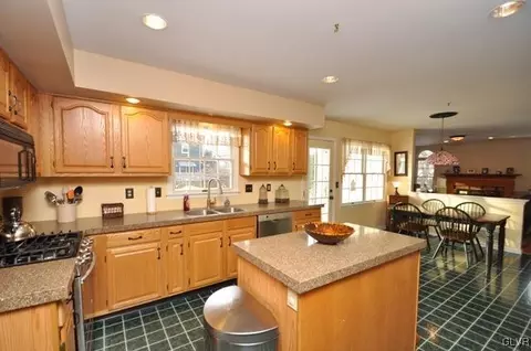 2095 Sequoia Rd, Bethlehem, PA 18020 photo 13