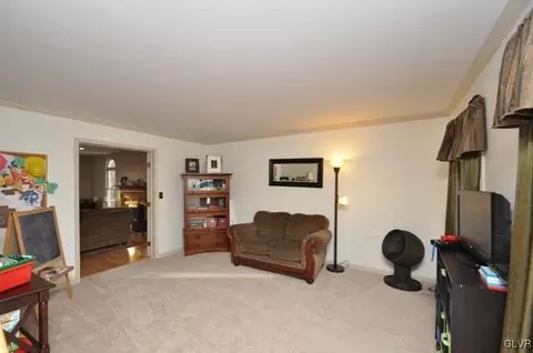 2095 Sequoia Rd, Bethlehem, PA 18020 photo 9