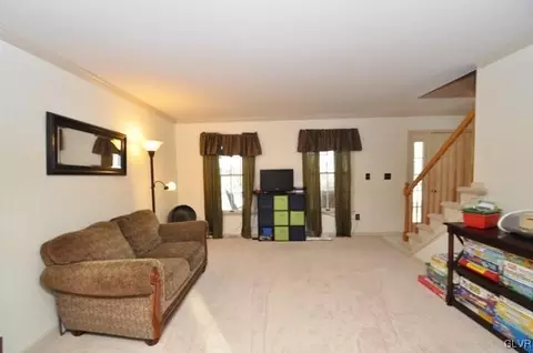 2095 Sequoia Rd, Bethlehem, PA 18020 photo 8