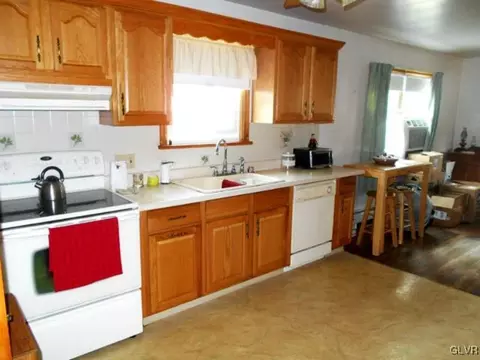 162 E 2nd St, Wind Gap, PA 18091 photo 7