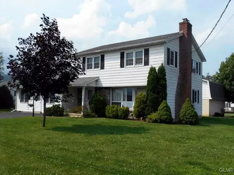162 E 2nd St, Wind Gap, PA 18091 photo 2