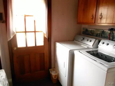 162 E 2nd St, Wind Gap, PA 18091 photo 9