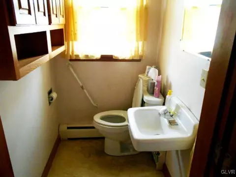 162 E 2nd St, Wind Gap, PA 18091 photo 8