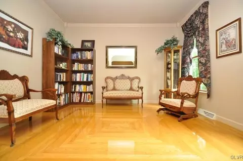 4227 Hillterrace Dr, Sinking Spring, PA 19608 photo 2