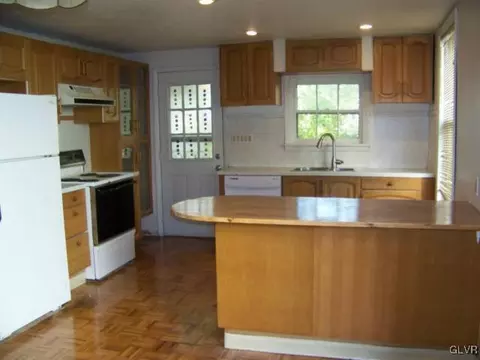 131 E North, Bethlehem, PA 18018 photo 7