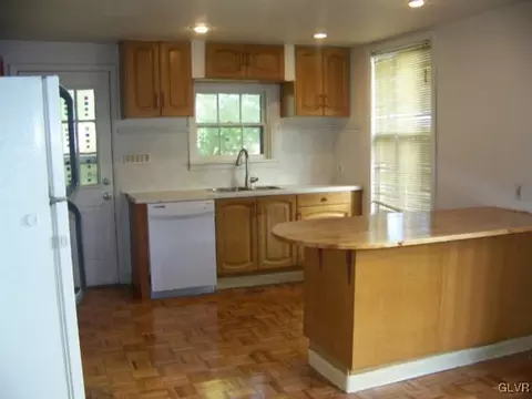 131 E North, Bethlehem, PA 18018 photo 9