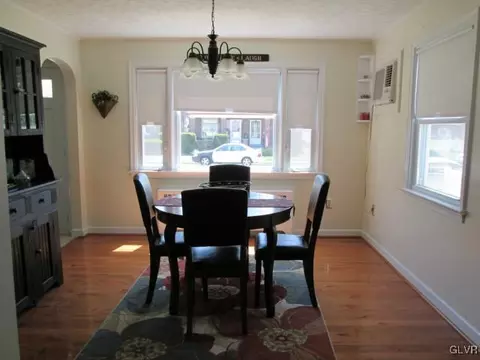 1235 Maple St, Bethlehem, PA 18018 photo 8