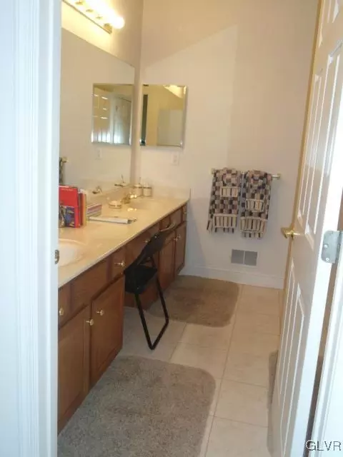 1855 Caryn Dr, Hellertown, PA 18055 photo 11