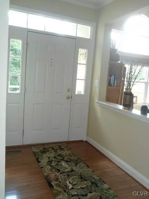 1855 Caryn Dr, Hellertown, PA 18055 photo 2