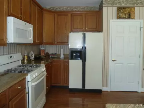 1855 Caryn Dr, Hellertown, PA 18055 photo 7