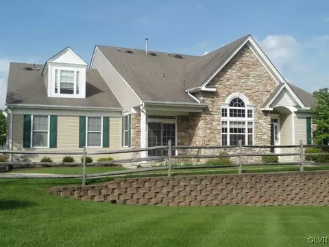1855 Caryn Dr, Hellertown, PA 18055 photo 1