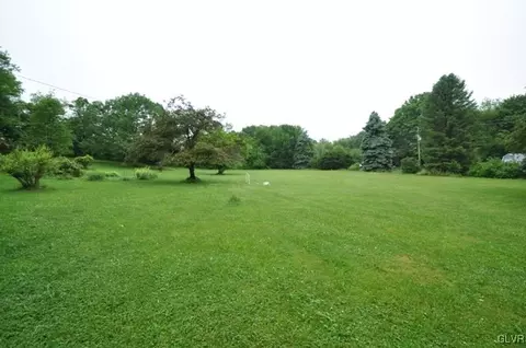2483 Community Dr, Bath, PA 18014 photo 35