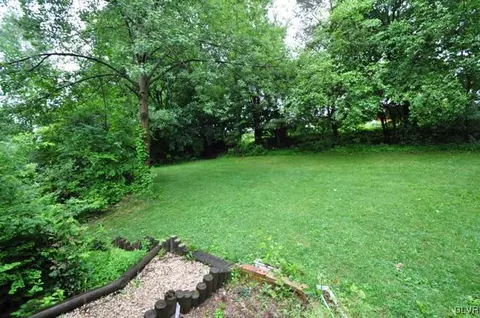 2483 Community Dr, Bath, PA 18014 photo 31