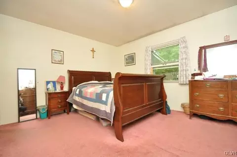 2483 Community Dr, Bath, PA 18014 photo 17