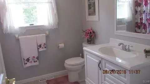 3935 Post Dr, Bethlehem, PA 18017 photo 10
