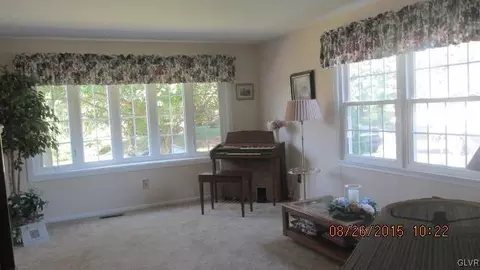 3935 Post Dr, Bethlehem, PA 18017 photo 2