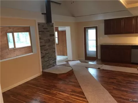 95 Moorestown Dr, Bath, PA 18014 photo 7